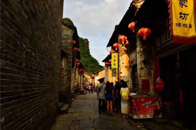 在进行纹绣之前，妙美娜建议大家先进行皮肤敏感测试，以防止过敏
